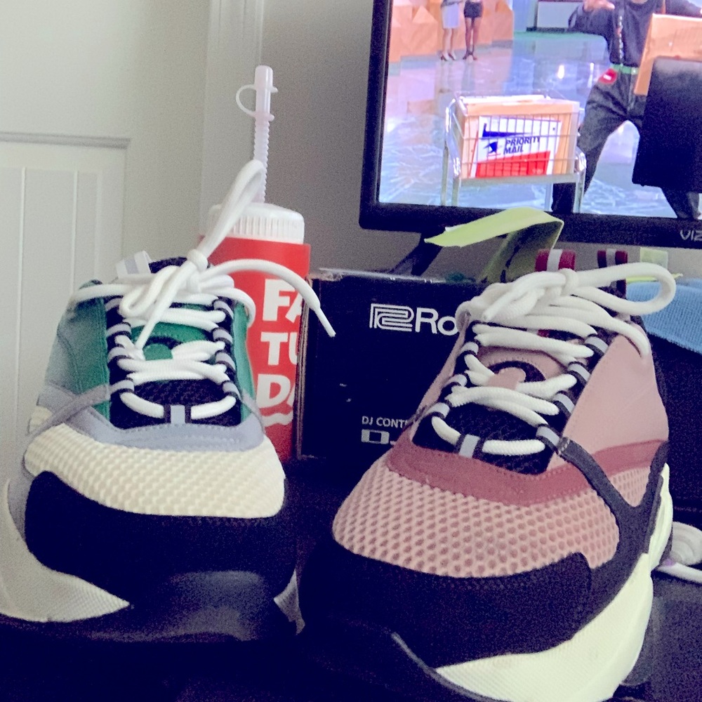 Two different pair of Dior sneakers B22 one for 900 both for 1600 size 44